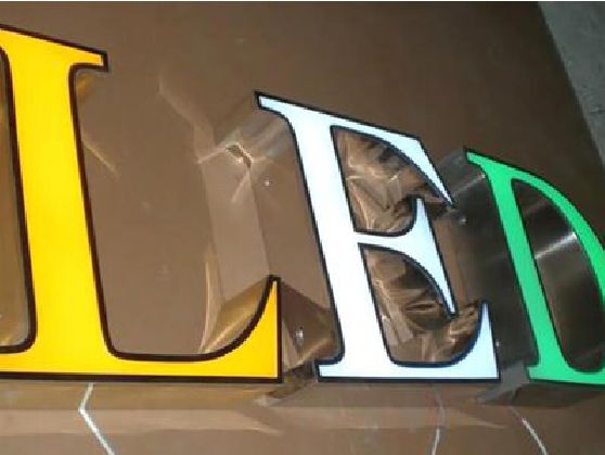资阳介绍LED招牌的基础知识。